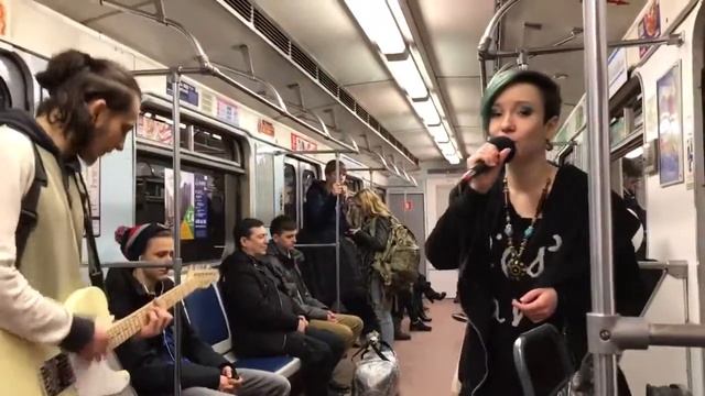 Музыканты в питерском метро смотреть онлайн