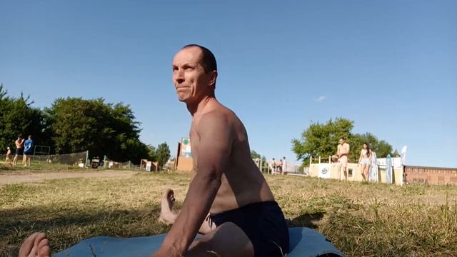 Подводящее упражнение для поперечного шпагата смотреть онлайн