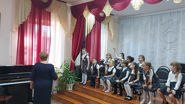 Открытый урок "Формирование певческих навыков на начальном этапе обучения хоровому пению" смотреть онлайн