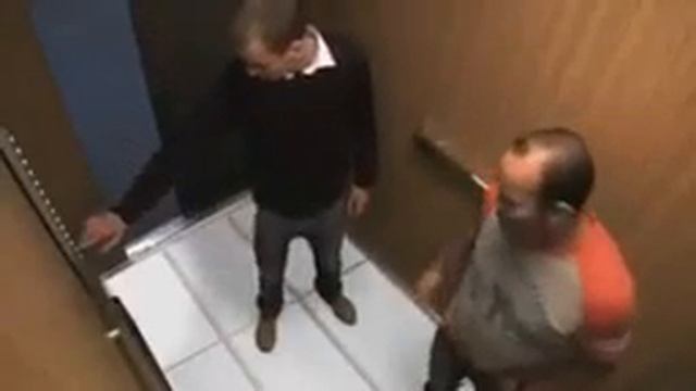 исчезающий пол в лифте смотреть онлайн