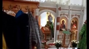 Епископ сильно бьёт священника по лицу во время литургии