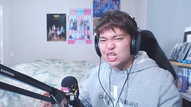 HeeJin - Algorithm MV | ARTMS Reaction & Review [GROOVY AND FUN!!] смотреть онлайн