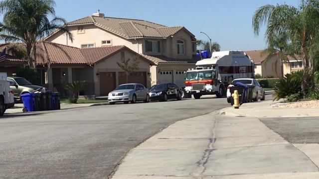 Burrtec 1948 at Raven St and MagnoLia and WiLSHIRE St in Fontana CA смотреть онлайн