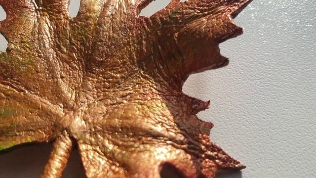 Брошь кленовый лист из натуральной кожи