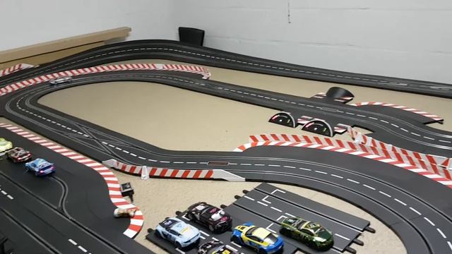 Carrera 1:24/1:32 Digital, Testfahrt mit Audi R8 Saefty Car nach Bahnaufbau смотреть онлайн