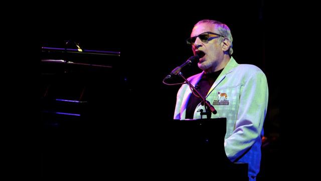 The Night Belongs to Mona (Basic Track) - Donald Fagen смотреть онлайн