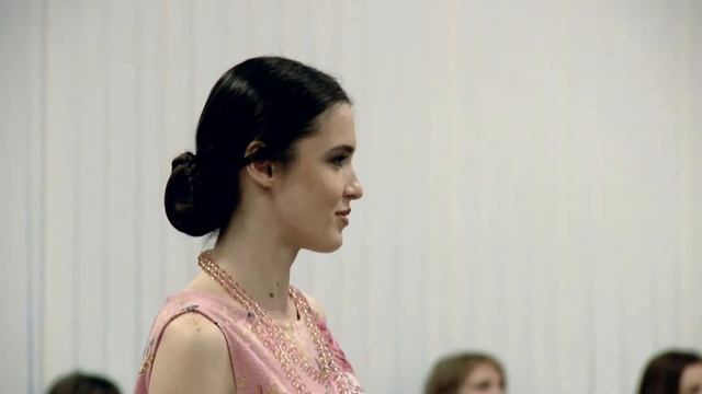 Маргарита Новикова с коллекцией "Красная дорожка" на выставке "Новая Жизнь Традиций IX" смотреть онлайн