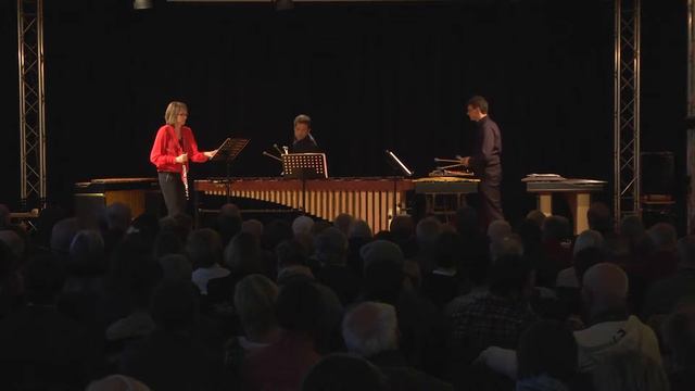 triomotion spielt Petite Suite von André Jolivet смотреть онлайн