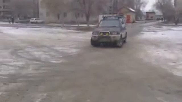 Drift на Внедорожнике(nissan mistral) смотреть онлайн