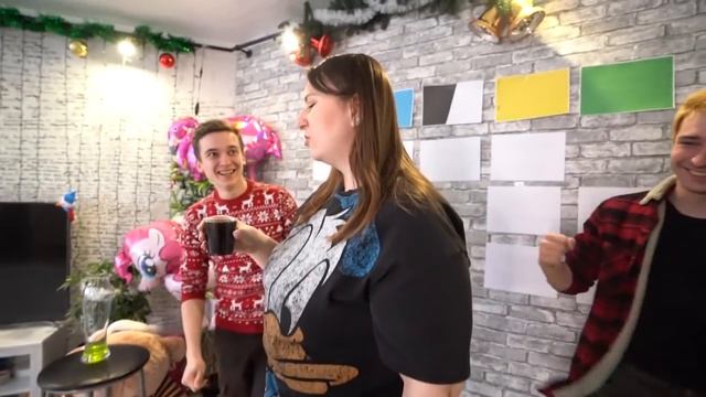 ВЫБЕРИ ПРАВИЛЬНЫЙ СТАКАН, ЧТОБЫ ВЫПИТЬ смотреть онлайн