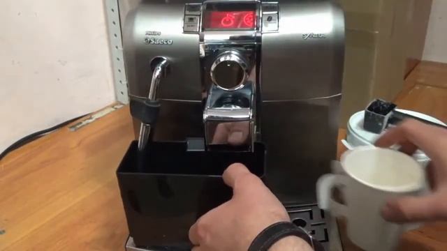 Чистка от накипи кофемашины Philips Saeco Syntia HD8838 смотреть онлайн