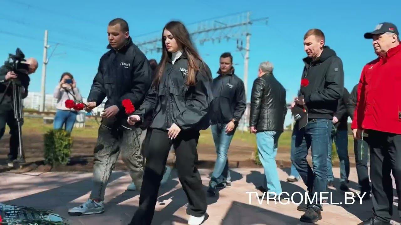 80 деревьев в честь 80-летия освобождения Беларуси высажено у памятника в Гомеле смотреть онлайн