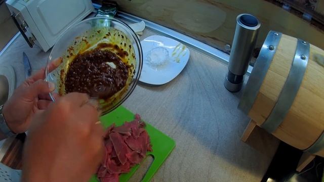 Нереально вкусная закуска к пиву. Чипсы из говядины. смотреть онлайн
