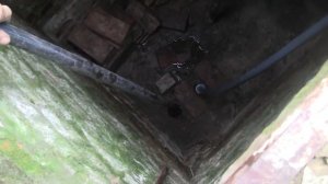 Как проверить на сколько падает уровень воды в скважине во время работы насоса.