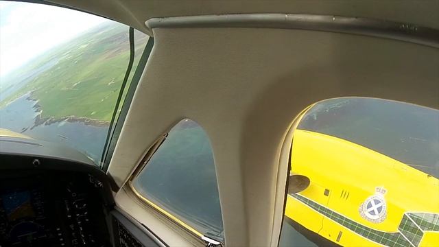 Atterrissage à Kirkwall - Vue d'avion Magnifique - Kingair 200 - Avec COM - POV - Full HD 4K смотреть онлайн