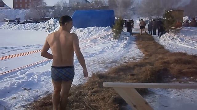 Крещение купание в Оби в -30 Новосибирск Кудряши смотреть онлайн