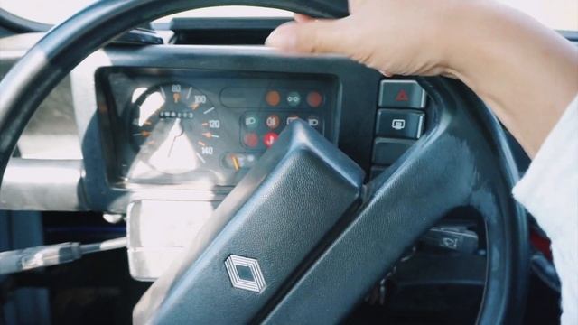 I Own A Vintage Car | classic car Renault 4 GTL drive смотреть онлайн