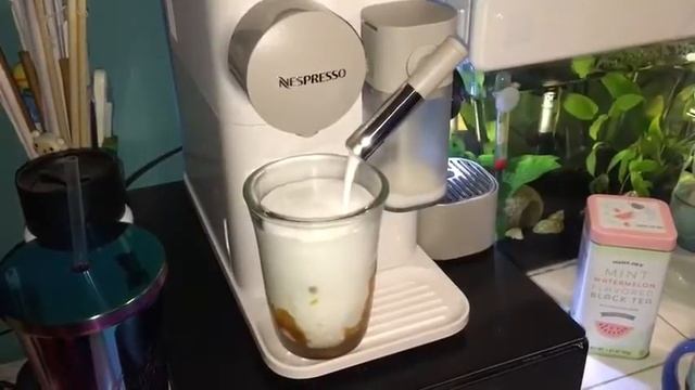 Nespresso Lattissima One by De'Longhi Review with Pros & Concs смотреть онлайн