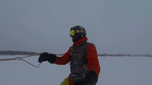 На лыжах за снегоходом смотреть онлайн