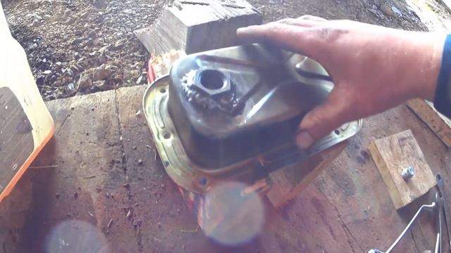 Как слить масло с двигателя на минитракторе //Переделка поддона//Менять ли масло на новом тракторе смотреть онлайн