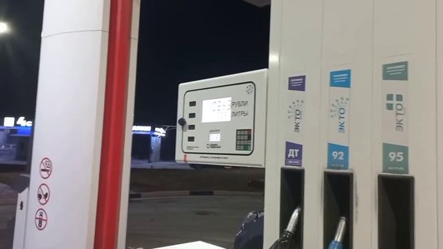 Заправка самообслуживания Лукойл.Помылись. Лайфхак-как заправить на 10 литров больше положенного. смотреть онлайн