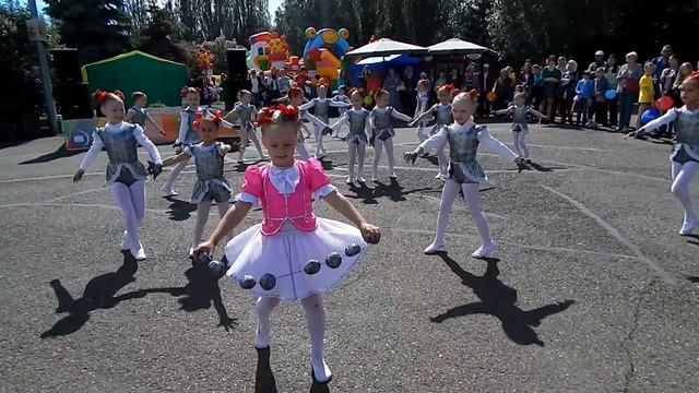 Бусинки. Коллектив современного танца "Кураж", Кемерово. смотреть онлайн