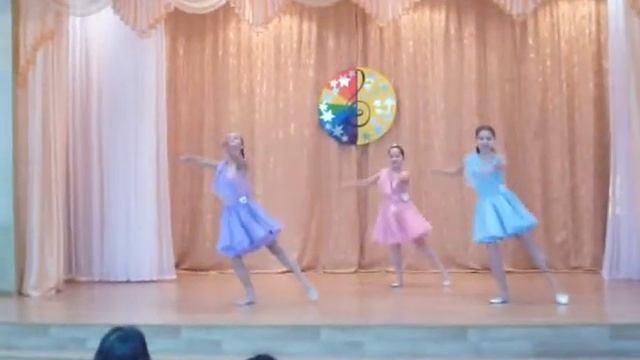 Копия видео ""Цветные сны"_ Фестиваль Искусств 2015_5-В класс" смотреть онлайн