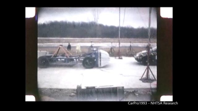 1995-2001 Geo / Chevrolet Metro NHTSA Oblique Overlap Crash Test (Barrier With Bumper) смотреть онлайн