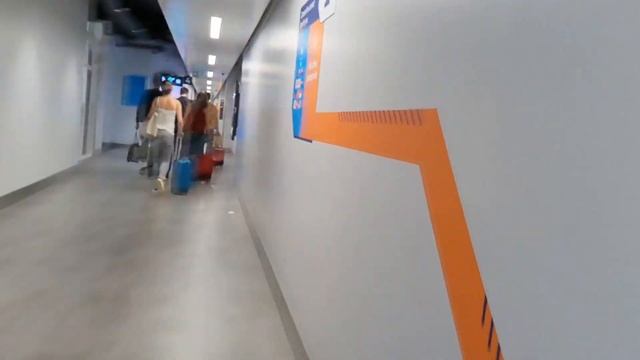 London City Airport (LCY) - Walking Through International Arrivals смотреть онлайн