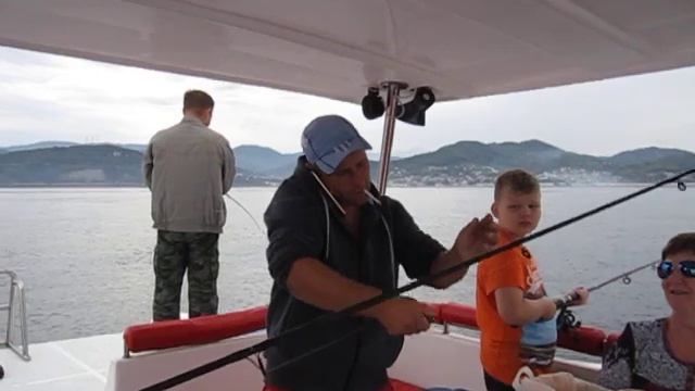 Морская рыбалка Сочи на яхте и катере 8 (989) 089-80-81 смотреть онлайн