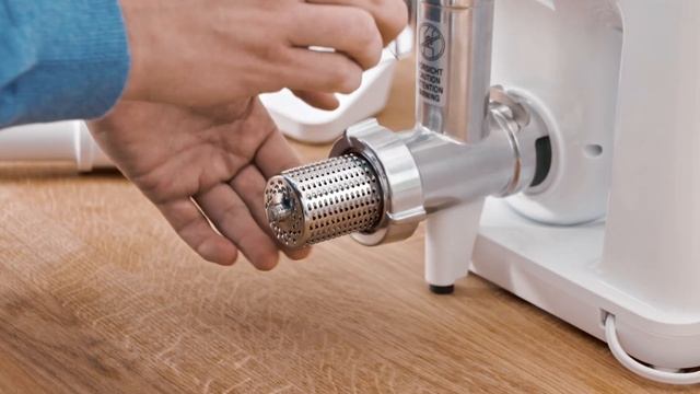 Видео-инструкция: насадка тёрка MUZ45RV2 для кухонной машины Bosch MUM Серия 2.