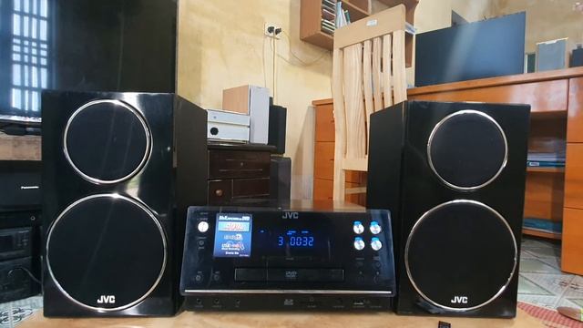 Chia sẻ đam mê: Dàn âm thanh mini JVC CA-UXF4VB смотреть онлайн