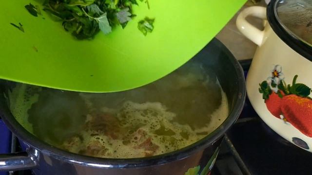 Как приготовить СУП ИЗ КРАПИВЫ И ЩАВЕЛЯ. Самый простой РЕЦЕПТ зелёного супа. смотреть онлайн