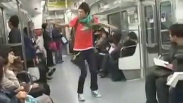 Korean Guy Tecktonik Dance смотреть онлайн