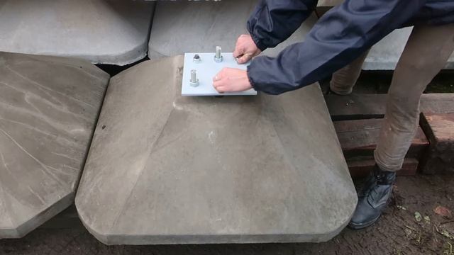 Основание Бетонный блок. Монтаж мачты-флагштока на бетонный блок. Мегафлаг смотреть онлайн