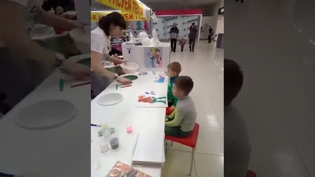 Рисуем песком Свинку Пеппу Peppa Pig и черепашку Ниндзя гуляем дети рисуют песком ТРК Украина смотреть онлайн