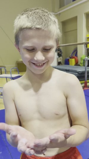 Родослав Карпенков (11 лет)  80 подтягиваний без раскачки. Рекорд