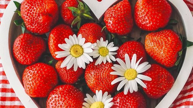 Вот что творит КЛУБНИКА с организмом! 99% употребляющих даже не подозревают об этом! смотреть онлайн