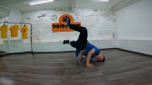 ОБУЧЕНИЕ БРЕЙ ДАНС БЕЙБИ ФРИЗ (ВАРИАЦИИ) TUTORIAL Break dance baby frezze