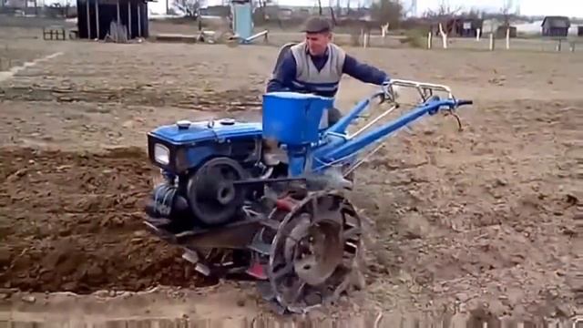 Мотоблок с адаптером и конным плугом . #мотоблок #адаптер #плуг смотреть онлайн