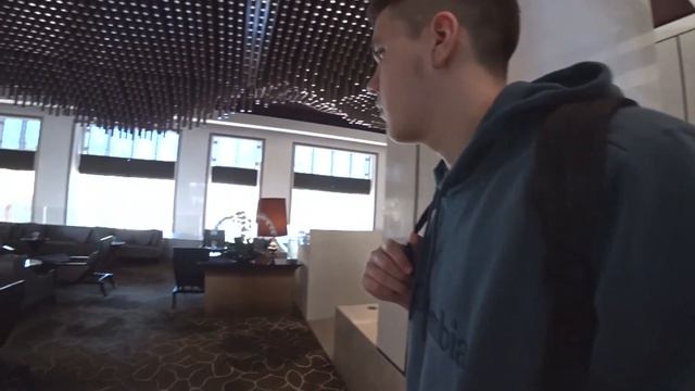 Открываем необычные Киндеры Сюрпризы из Duty Free Дубая смотреть онлайн