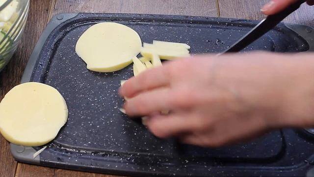 Можно каждый день готовить! Любимый салат без мяса! А заправка какая аппетитная! смотреть онлайн