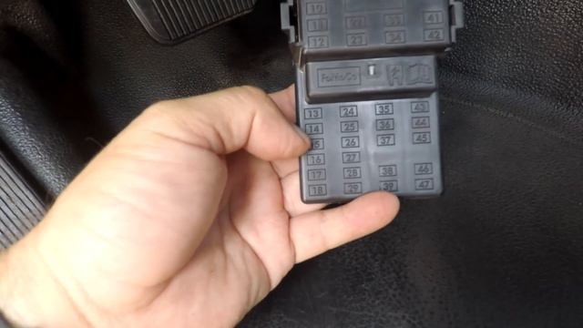 DIY LOCATING FUSE BOXES & REPLACE FUSES IN FORD EXPLORER INTERCEPTOR 2014 смотреть онлайн