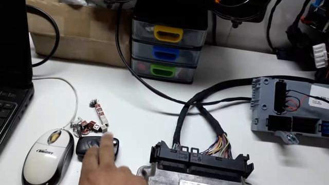Fiat Punto ECU 4DF teste em bancada смотреть онлайн