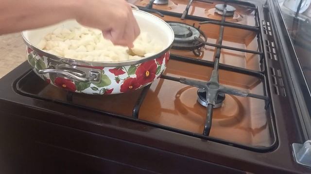 Чечевичный суп-пюре с сухариками.Mashed lentil soup with crackers.#food смотреть онлайн