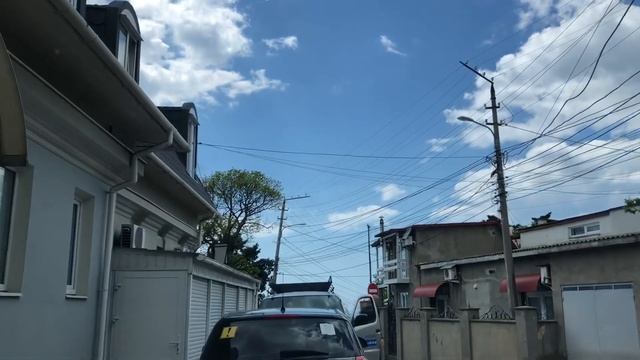 Алупка г. Поездка на автомобиле по улицам городка. 02 мая 2023. Крым. Crimea. Alupka. Yalta.