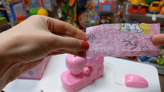 Детская швейная машинка на батарейках "Уютный дом" смотреть онлайн
