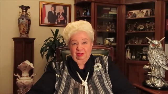 Алла Георгиевна Грязнова обращается к студентам УрГЭУ смотреть онлайн