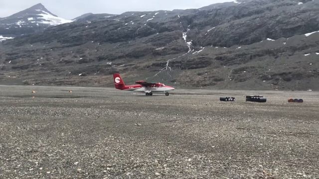 DHC-6 Twin Otter landing in East Greenland смотреть онлайн