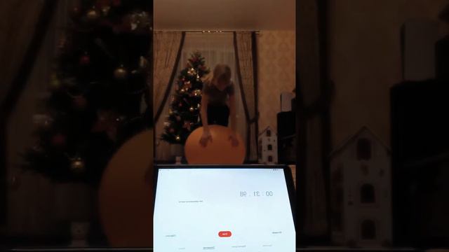 ЧЕЛЛЕНДЖ КТО ДОЛЬШЕ ПРОДЕРЖИТСЯ НА МЯЧЕ смотреть онлайн